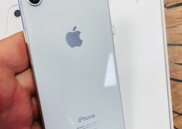 Iphone 8 64gb silver 100% batéria top stav